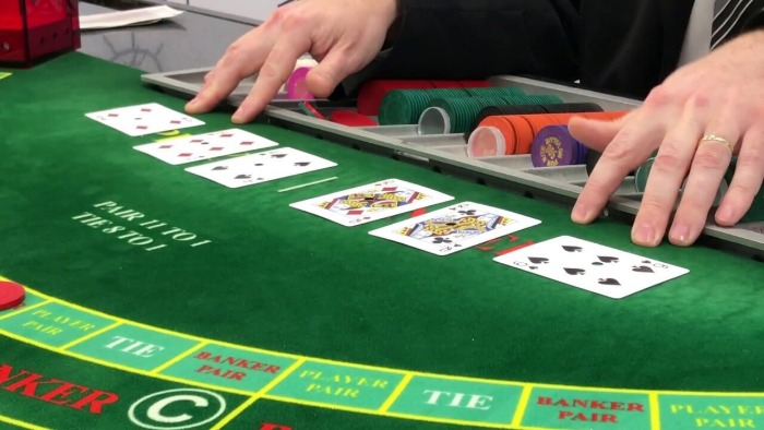 Tính điểm – Cách chơi bài Baccarat cơ bản